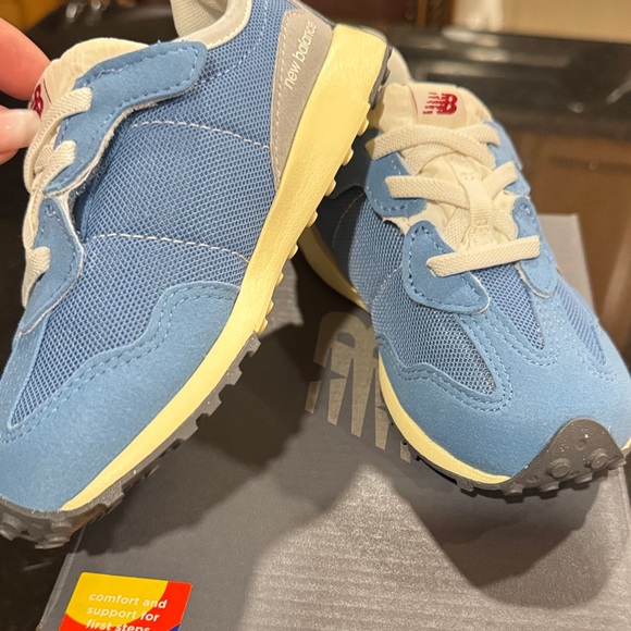 New Balance Kids' Sneakers in Blue and Cream toddler 9.5 - Picture 9 of 11